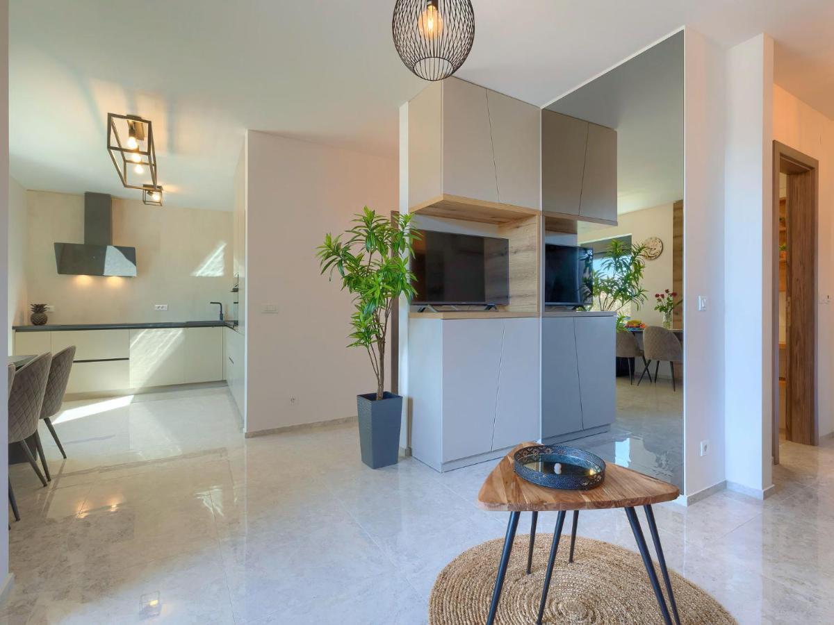 Apartment Wing 77 By Interhome Pula Exteriör bild